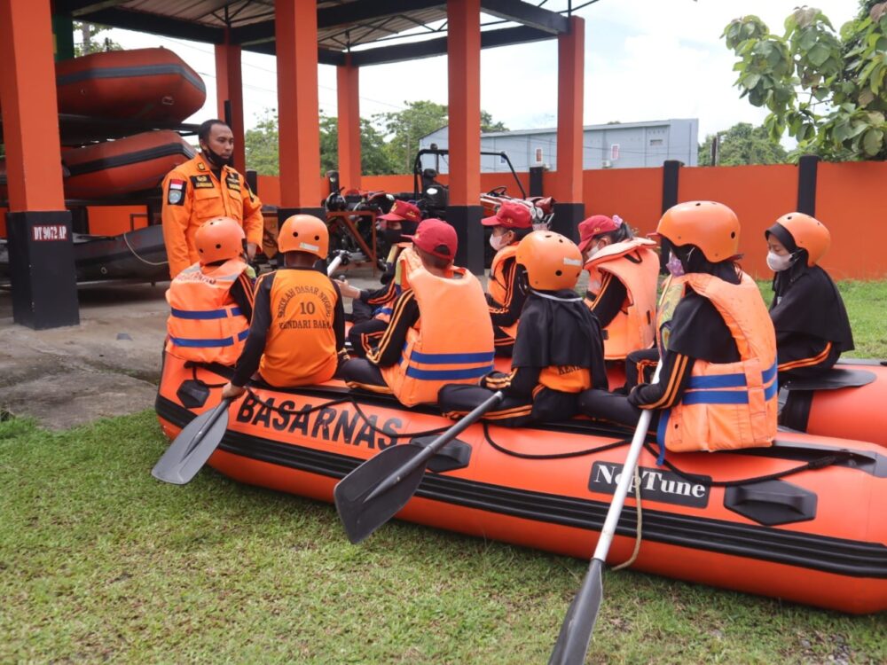 KIK Ajak Siswa SD Study Tour ke Basarnas Kendari, Inspirasi Anak Lewat Kegiatan SAR